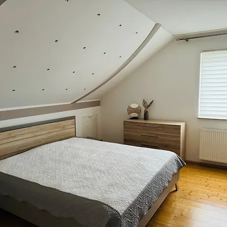 Doppelhaushaelfte Mit 3 Zimmern Apartment