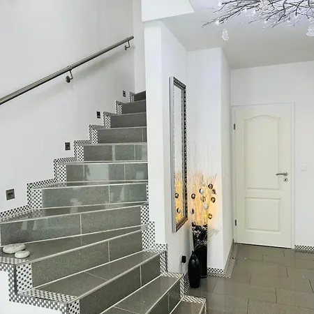Apartment Doppelhaushaelfte Mit 3 Zimmern *